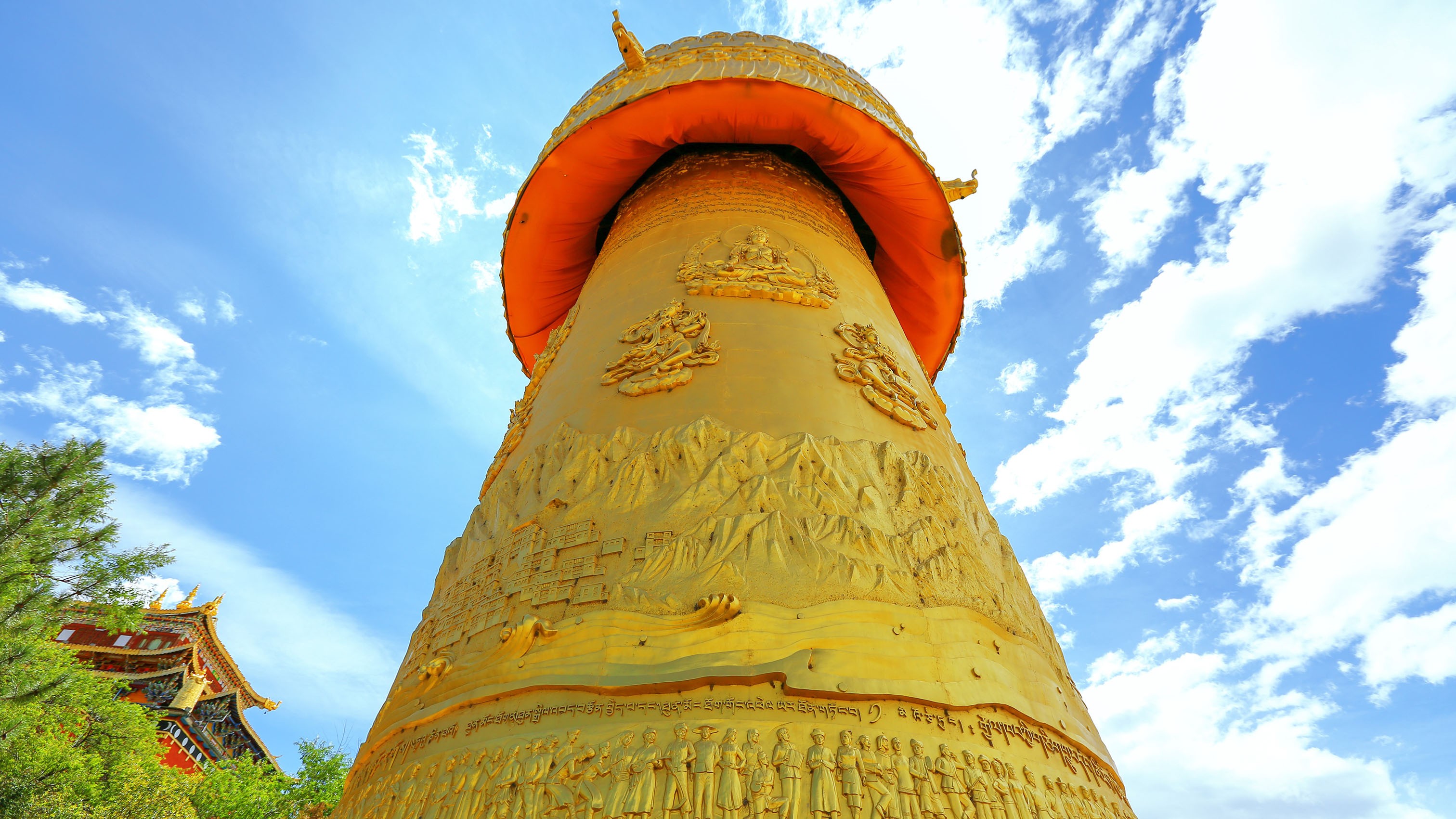 33-1独克宗古城转金桶.jpg